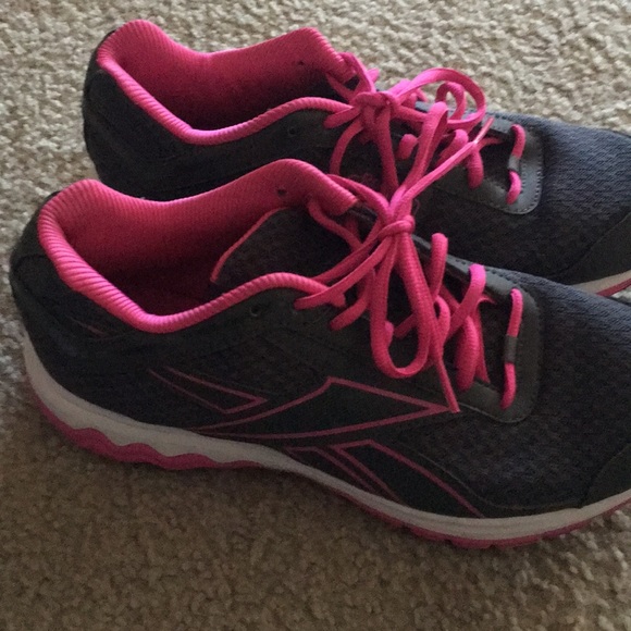 Women preowned Reebok sneakers - Picture 5 of 5